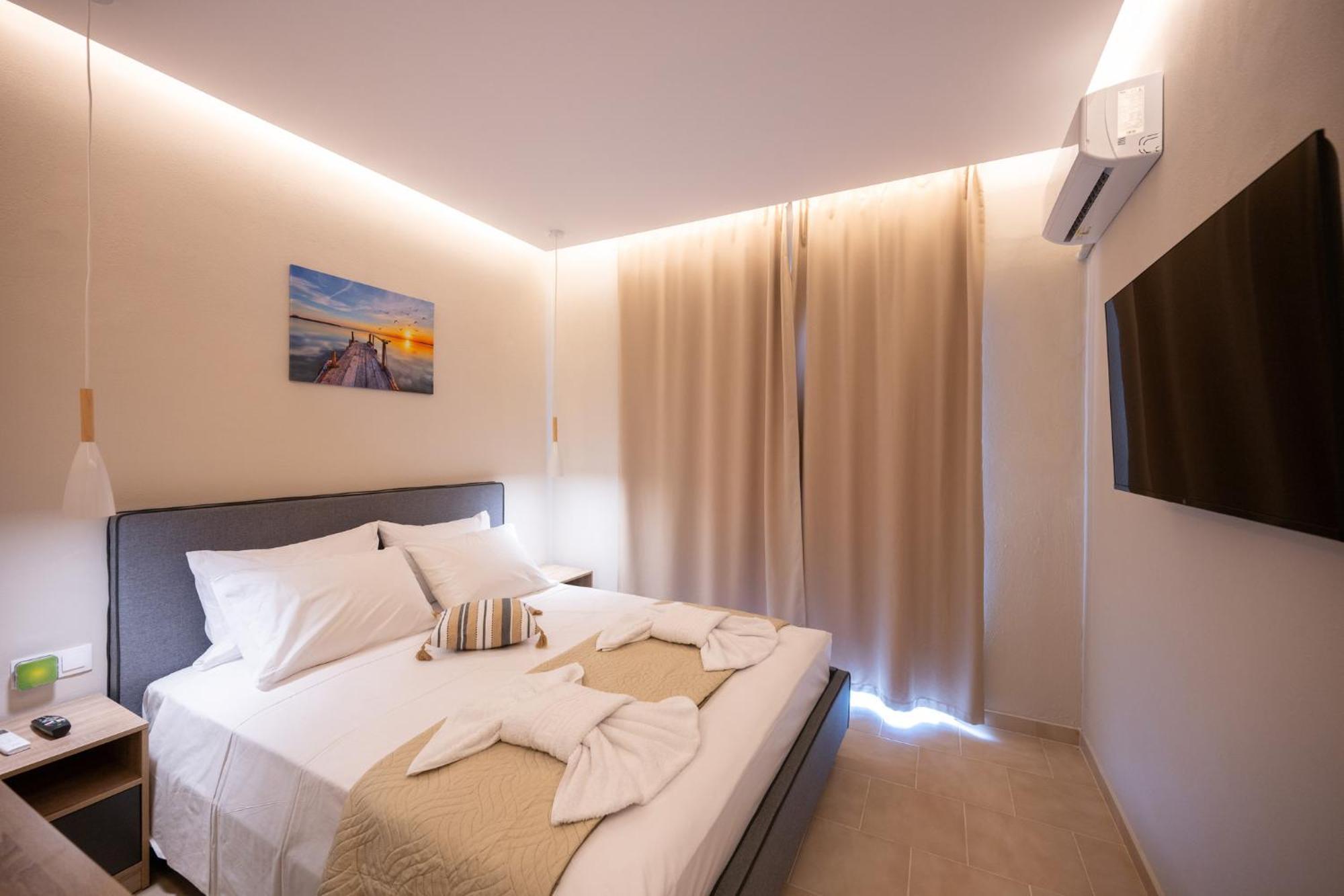 Blue Wave - Ixia Hotel *