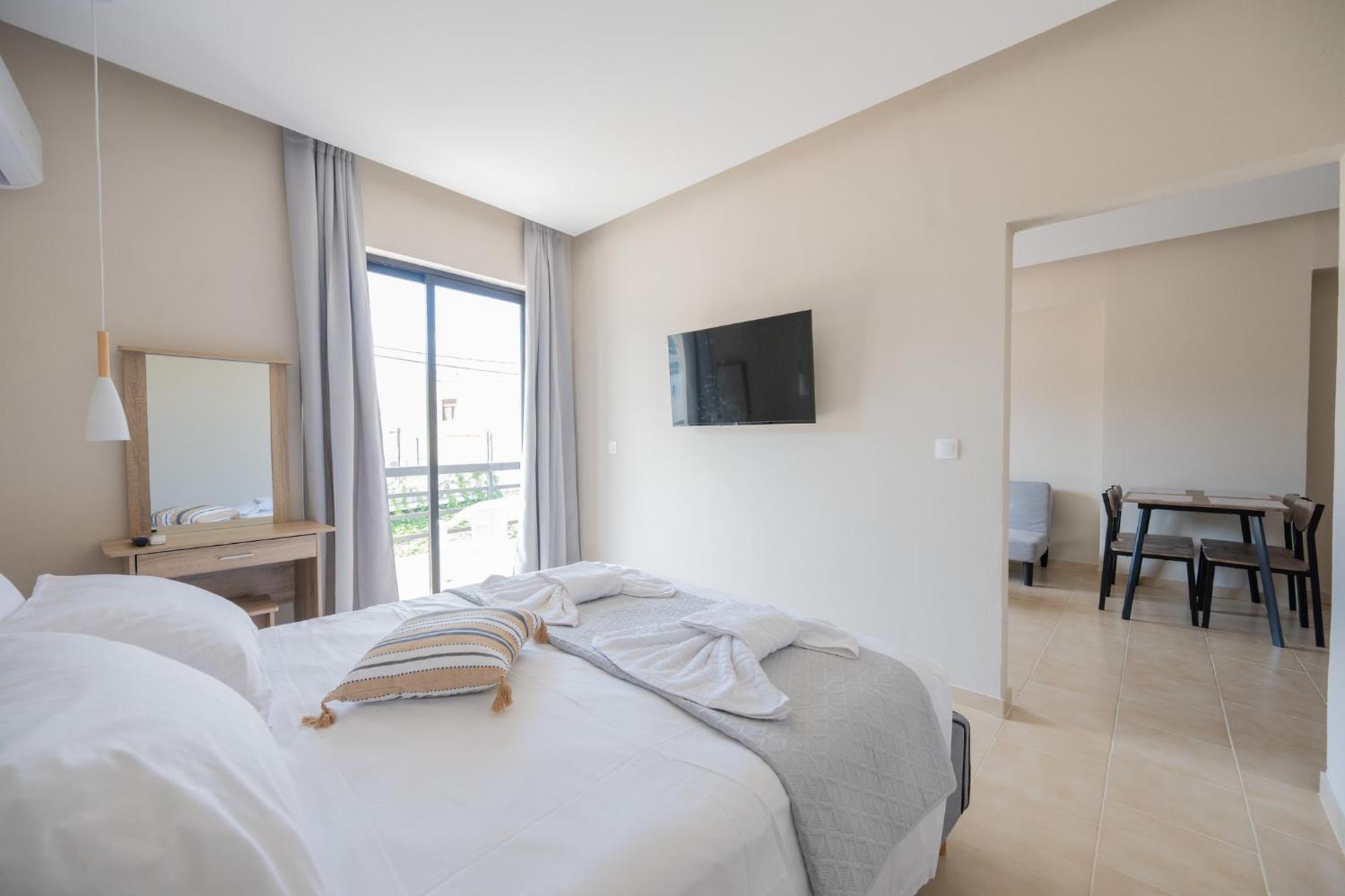 Blue Wave - Ixia Hotel