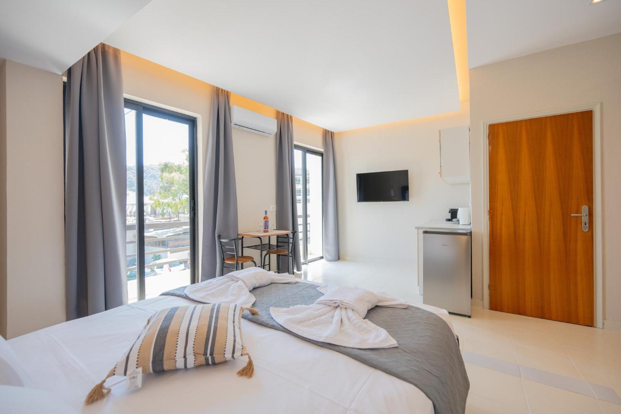 Hotel Blue Wave - Ixia *