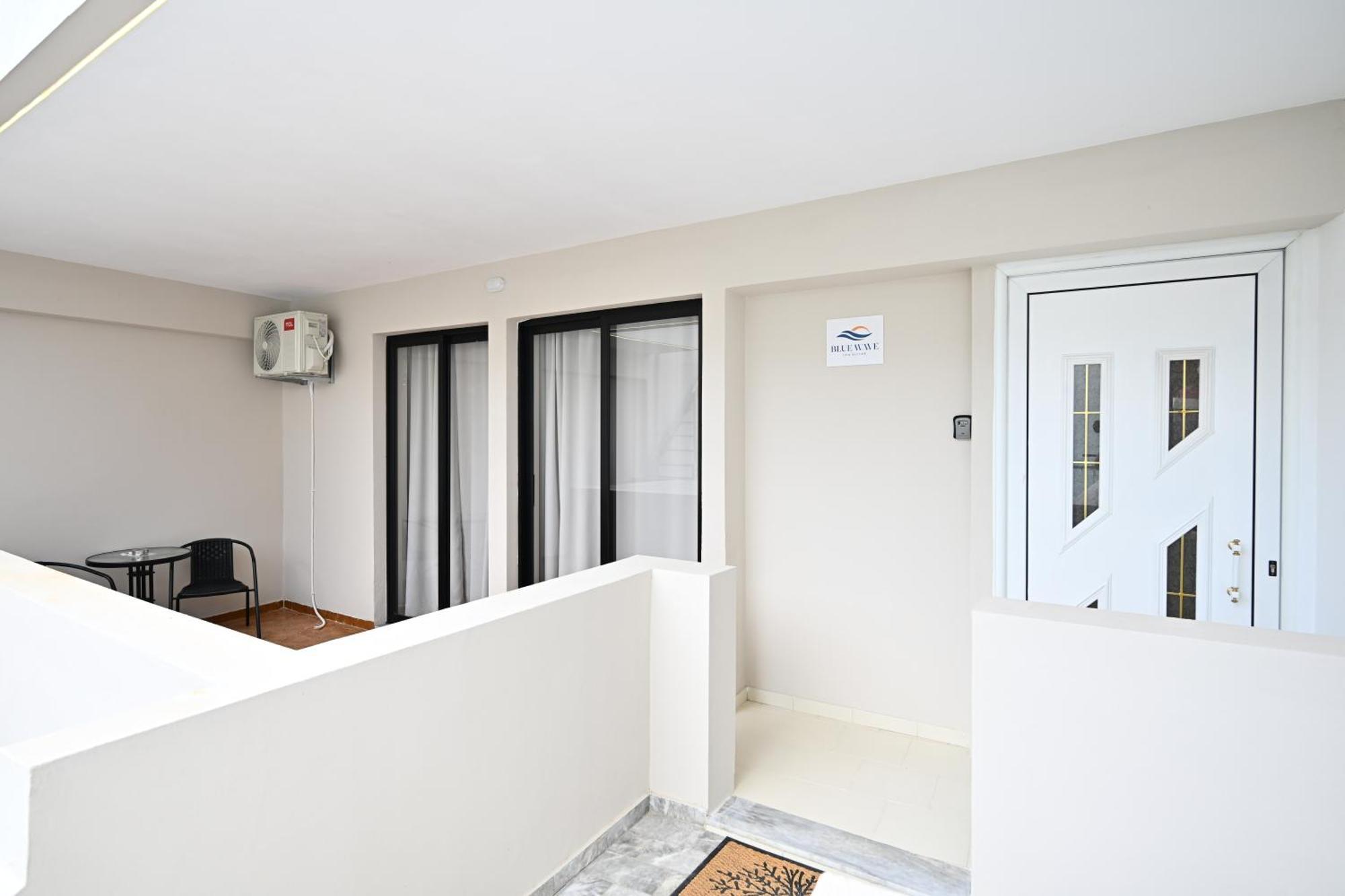 Hotel Blue Wave - Ixia